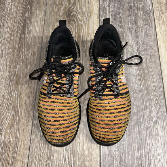 Nike Womens US Size 6.5 Roshe Two Flyknit 844929-005 Black Orange Sneaker Shoes - Picture 4 of 11